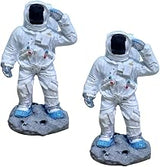 SHINEOFI 2pcs Small Astronaut Ornament Resin Desktop Spaceman Decor White | Creative Unique Style, Detailed Workmanship, Table Accent, Fine Resin Craft, Astronaut Shape