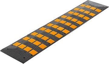 Global Industrial Rubber Speed Hump with Endcaps, 110" L x 23-1/2'' W x 1-3/16"H