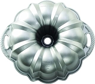 Nordic Ware Anniversary Cast Bundt Pan, Non-Stick Traditional Bundt Cake Tin, Durable Cast Aluminium Cake Pan Made in The USA, Colour: Silver