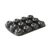 Nordic Ware Black / 3.75 Cup Capacity / 0.9 liters Bundt Pans