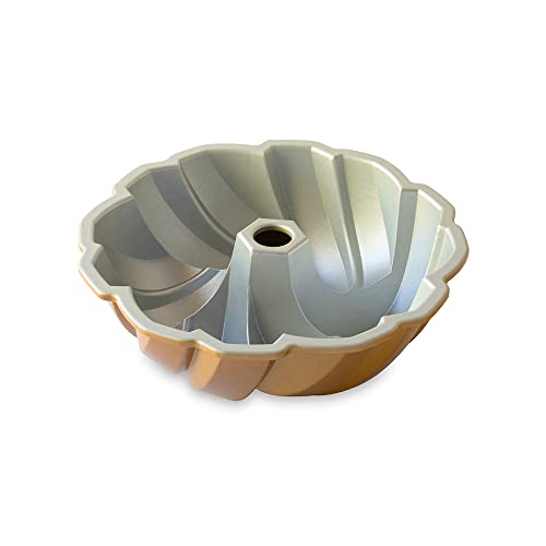Nordic Ware 12 Cup / Pan / Gold Bundt Pans