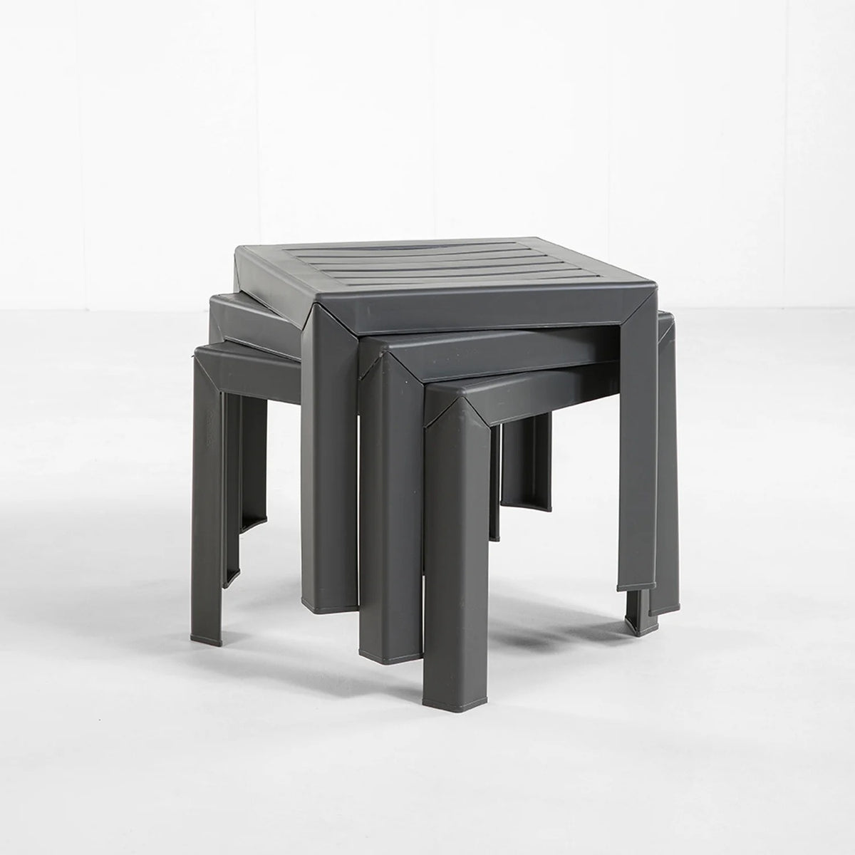 Grosfillex Resin Low Table, 16" x 16" - photo 3