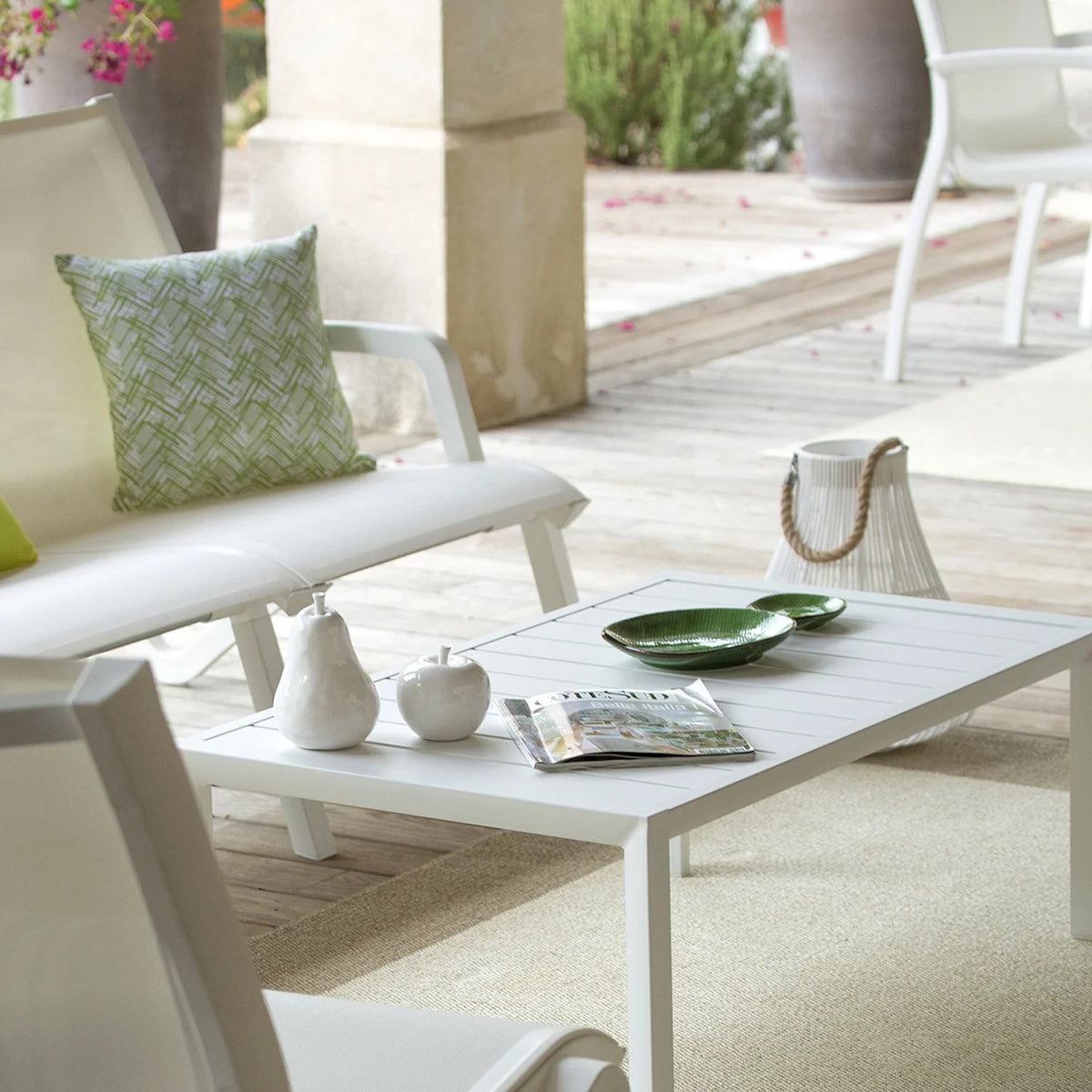 Grosfillex Aluminum Cocktail Table, 23 1/2" x 39 1/4" - photo 3