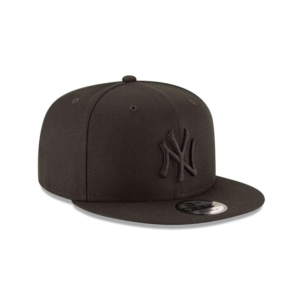 New York Yankees Basic OTC 950 Stretch Fit Hat Black on Black OSFA by New Era – Polyester, Black, Model 11591026