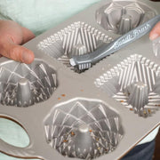 Platinum Bundt Cake Pan - Cleaning Tool & Pot Holder Set by Nordic Ware – Large, 15.0 cups, Aluminum, Silver, Model NW50037K1