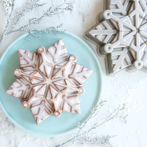 Nordic Ware 1 / Snowflake Pan / 5 cups Specialty & Novelty Cake Pans