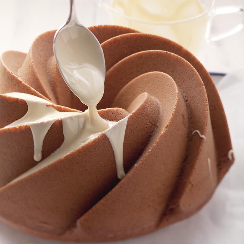 Nordic Ware Silver / Pan / 10 Cup Bundt Pans