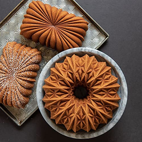 Cut Crystal 10-Cup Bundt Pan by Nordic Ware – 10 cups, Aluminum, Gold, Model 92893AEU
