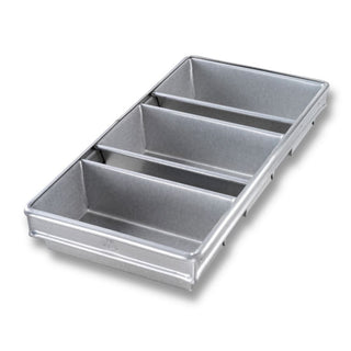 Aluminized Steel Glazed 3-Strap Loaf Pan Set by Chicago Metallic Bakeware – 8.5 inches, Alloy Steel, Multicolor, Model 44235