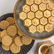 Honeycomb Pull Apart Baking Tray by Nordic Ware – 10 Cup Capacity, Aluminum, Gold, Model 85493AEU