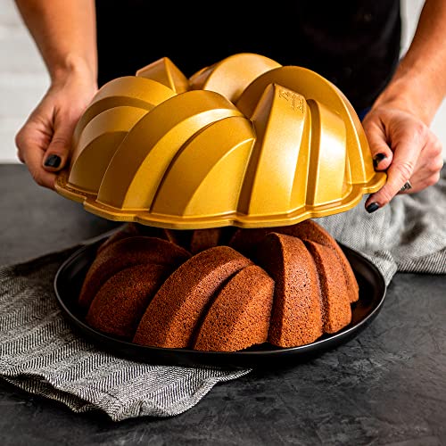 Nordic Ware 12 Cup / Pan / Gold Bundt Pans