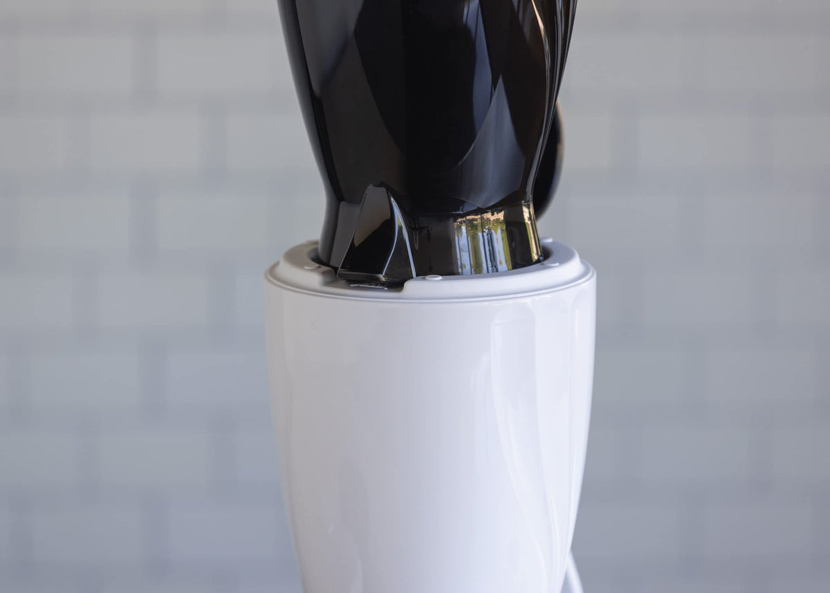 Twist N' Serv Carafe by Service Ideas – 20 Ounces, 20.0 fluid_ounces, Plastic, Black, Model TNSPB06BL
