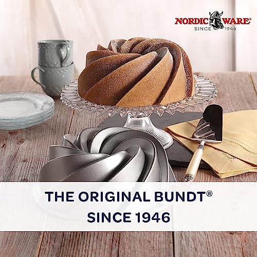 Nordic Ware Silver / Pan / 10 Cup Bundt Pans