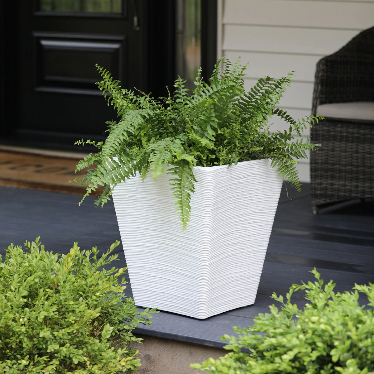 Mayne 4891-W Bristol Planter, 2.8 gal. 5.3 dry gallons, White - photo 4