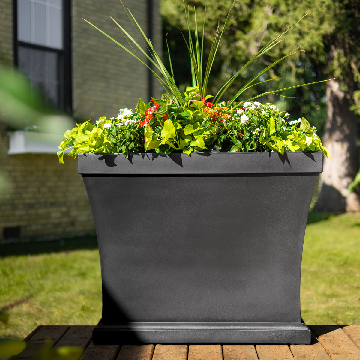 Mayne 8890-B Bordeaux Planter, 17.5 gal., Black - photo 3