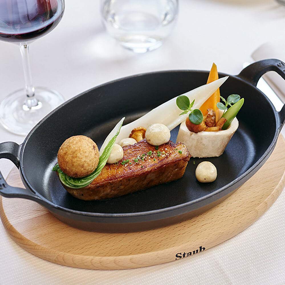130 21 23 Enameled Cast Iron Stackable Dish by STAUB – オーバル21cm, 0.7 liters, Cast Iron, Black, Model FBA_1302123