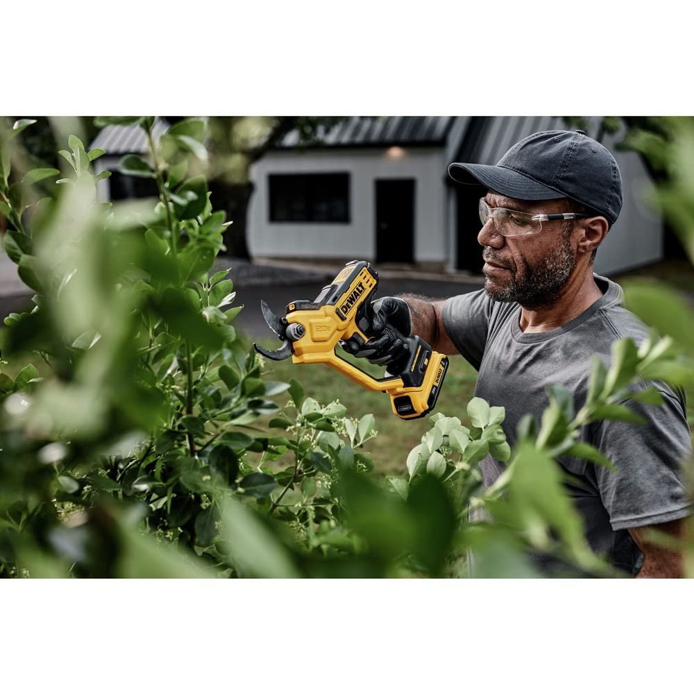 20V MAX Pruning Shears Garden Tool by DEWALT – 10.12 inches (L) x 1.5 inches (W), Yellow, Model DeWalt - DCPR320B