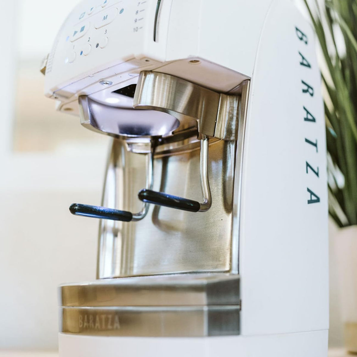 Baratza White / 5.1 x 7.1 x 14.2 inches / Modern Electric Burr Grinders