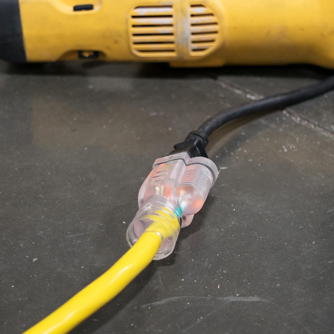 Outdoor Extension Cord by DuroMax – XPC10100A, pvc, Yellow, Model XPC10100A