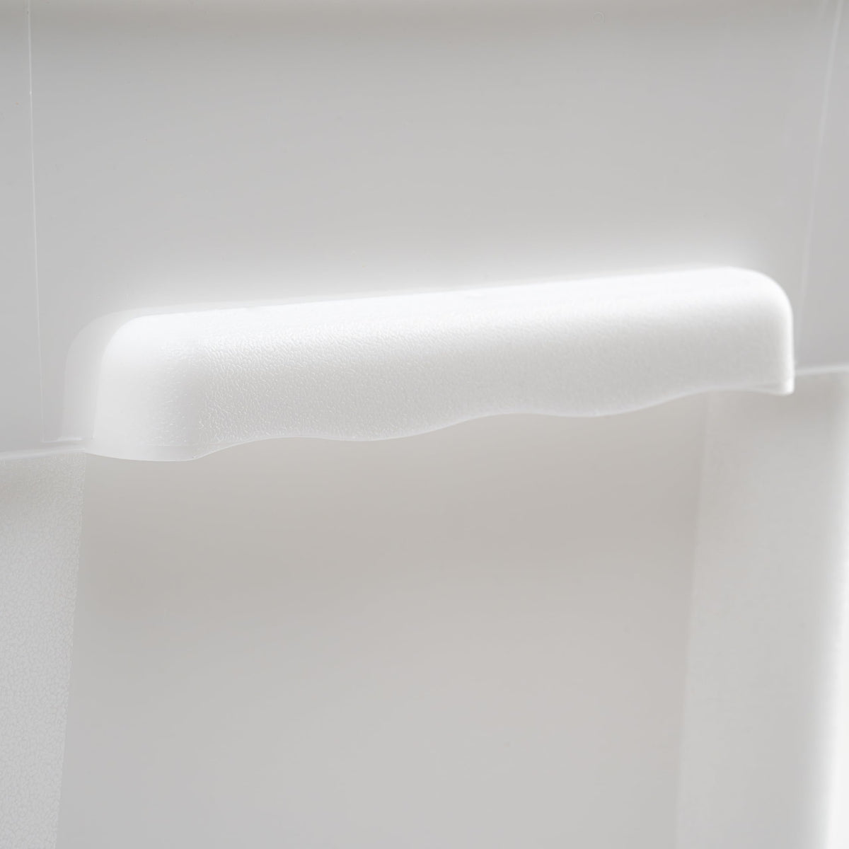 Winco 2 Quart / Container / White Containers