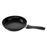 by ZWILLING Breeze Frying Pan 24 cm with Non-Stick Ceramic Coating Suitable for Induction Cookers by HENCKELS – 24 cm, 1.63 liters, Ceramic Aluminium, Schwarz, Model 1033204