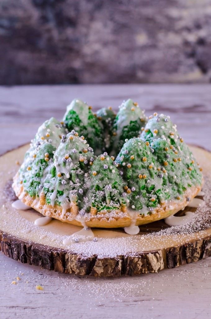 Pine Forest Bundt by Nordic Ware – 9 Cup, 9.0 cups, Aluminum, Sparkling Silver, Model 89737