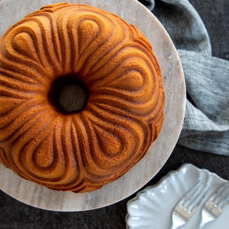 Chiffon Bundt by Nordic Ware – 10-Cup, 10.0 cups, Aluminum, Graphite, Model 87477