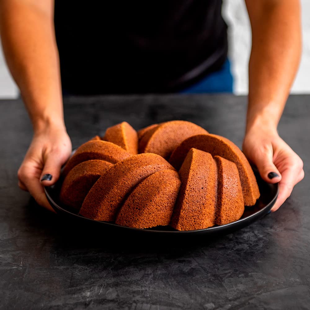 Nordic Ware 12 Cup / Pan / Gold Bundt Pans