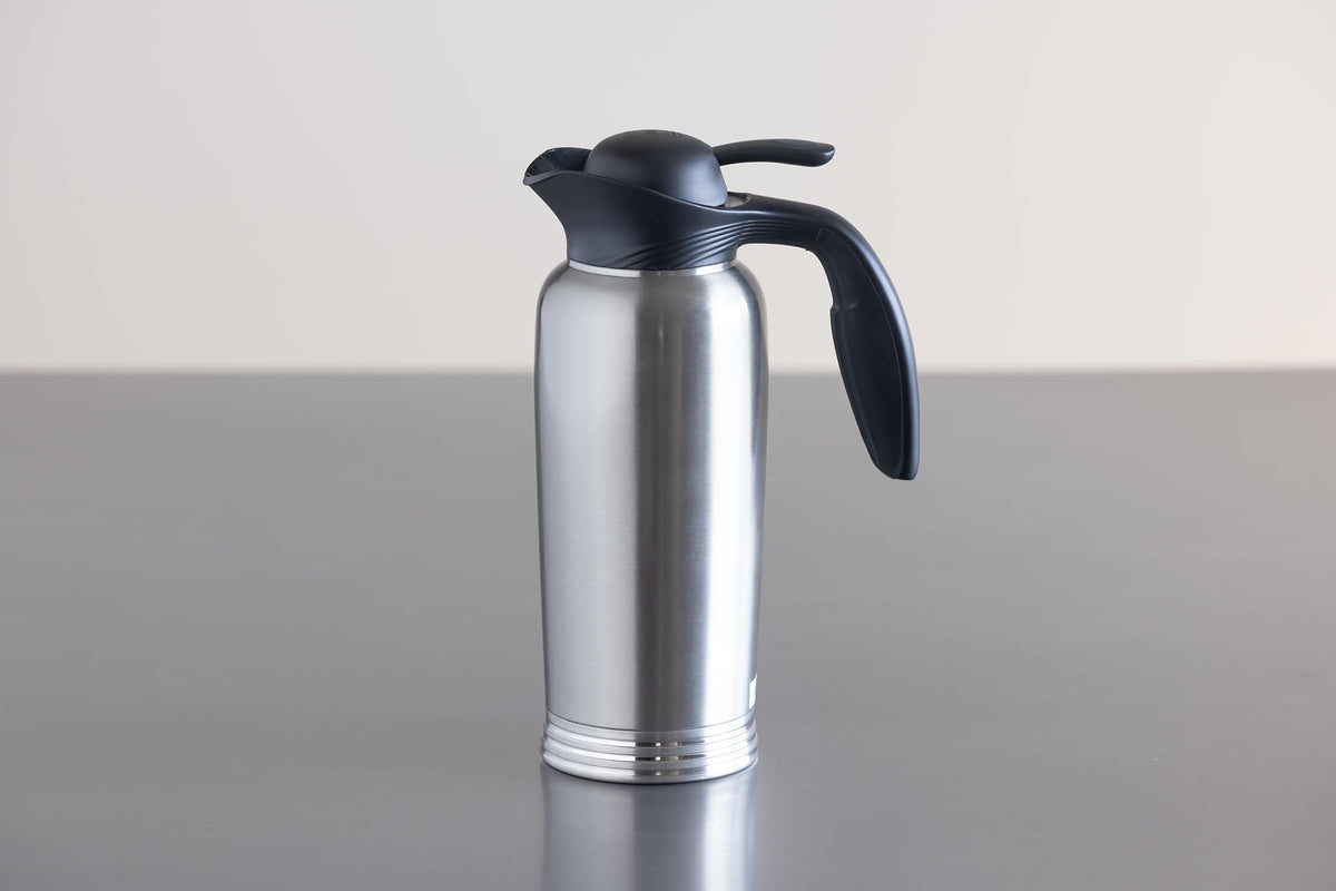 ErgoServ Creamer by Service Ideas – 33.8 Ounces, 33.8 fluid_ounces, Stainless Steel, Black, Model 10-00744-000