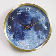 European Style Creative Spaceman Wall Clock/Modern Light Luxury Living Room Home Fashion Personality Wall Decoration Quartz Clock 35cm