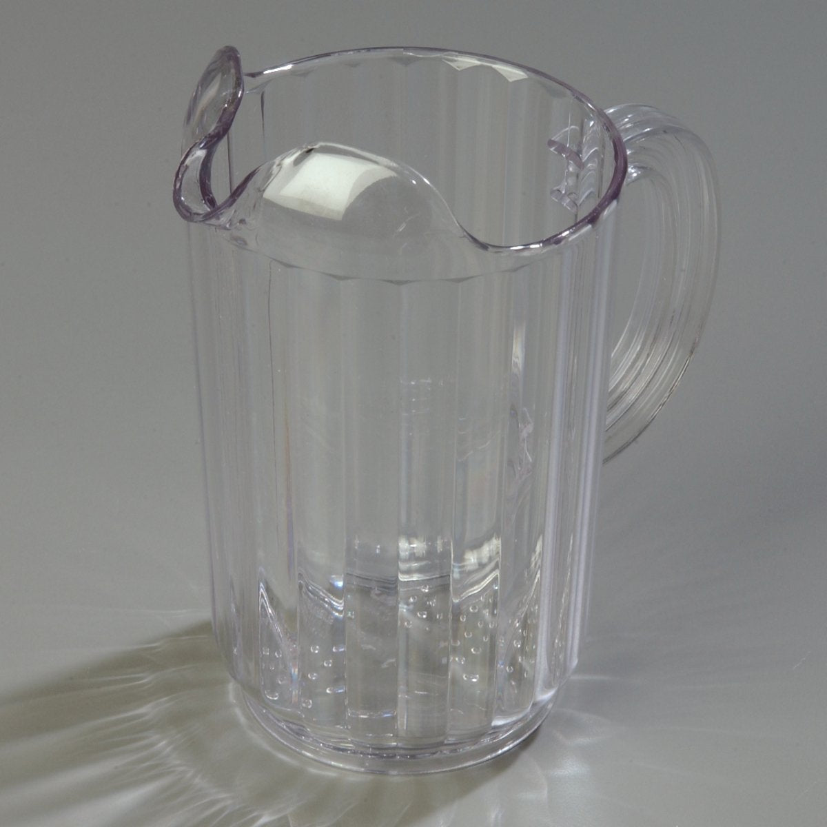 Carlisle FoodService Products Clear / 32 Ounces / Polycarbonate Jugs