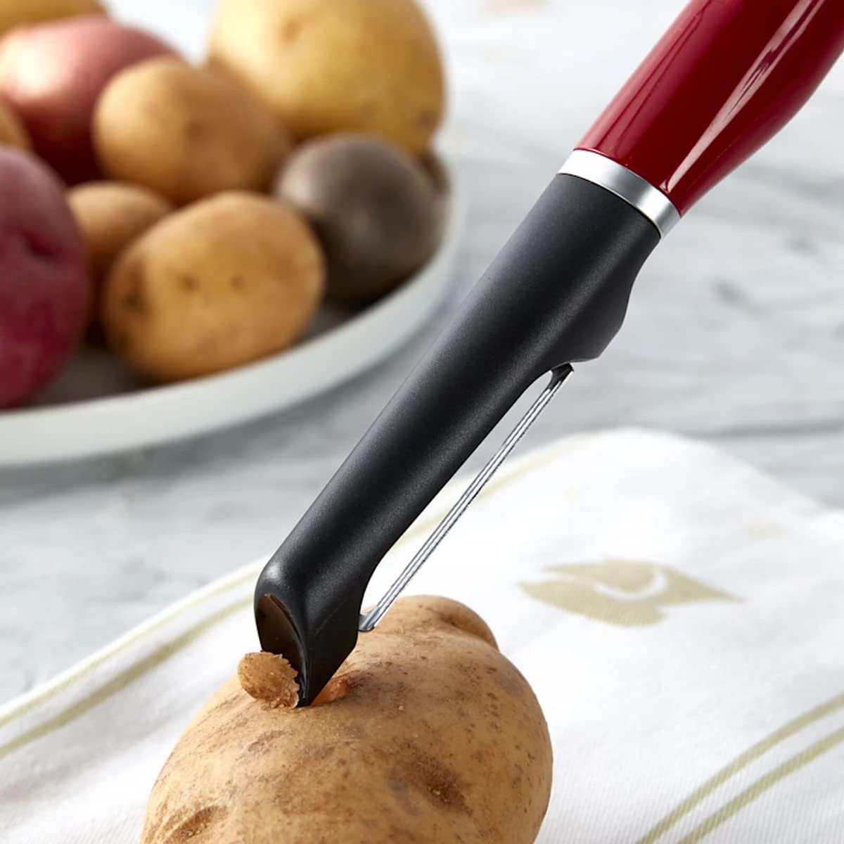Gourmet Euro Peeler by KitchenAid – 8.7-Inch, Plastic, Red, Model KE112OHERA