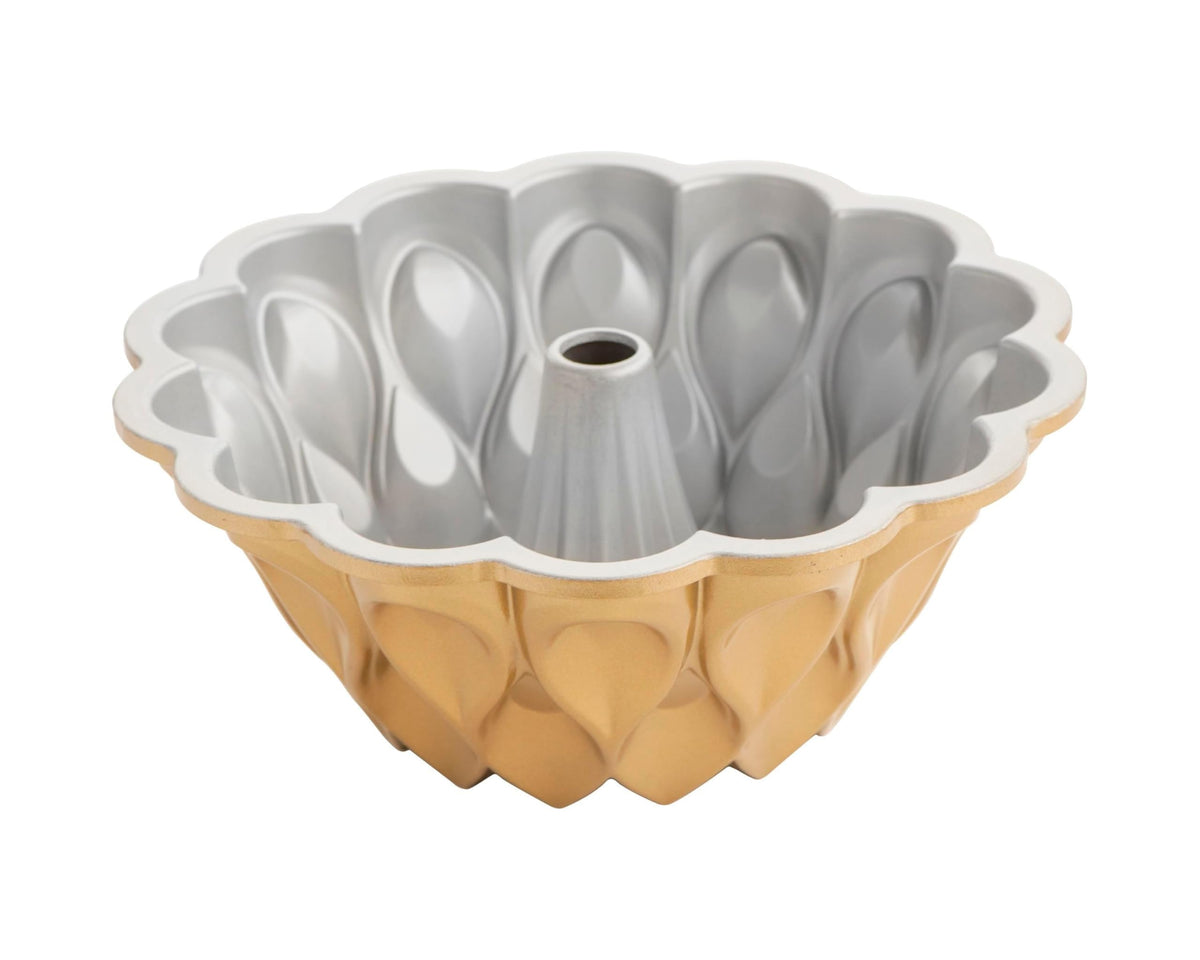 Crown Bundt Pan by Nordic Ware – 10 Cups, Aluminum, Crown, 10 Cup, Model 91777