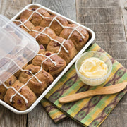 Naturals Quarter Sheet with Lid by Nordic Ware – Quarter Sheet with Lid (Pack of 1), Aluminum, Natural, Model 45303