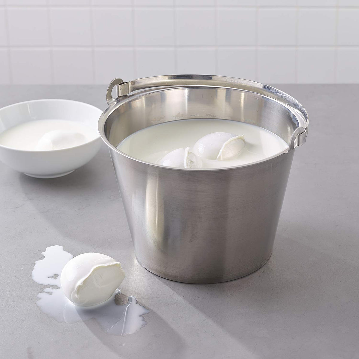 Graduated Bucket 31x27x by PADERNO – 31x27x12, 12 liters, Alloy Steel, Steel, Model 41960-12