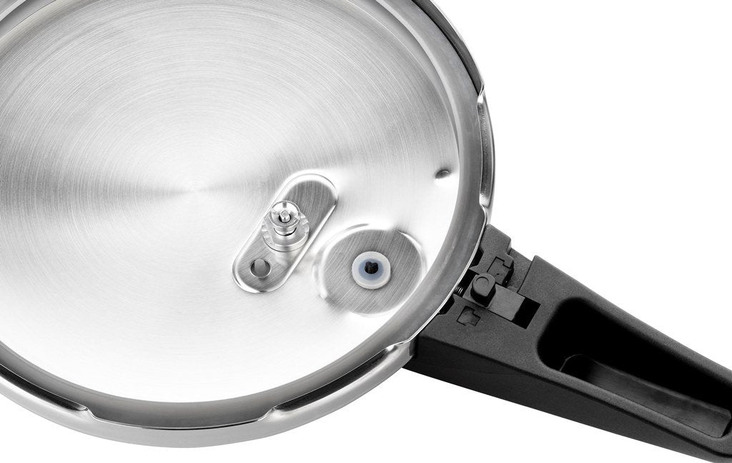 Veloce - 4 Litre Fast Pressure Cooker by Monix – 4.2 Quarts, 4 liters, Stainless steel, Silver, Model M570001