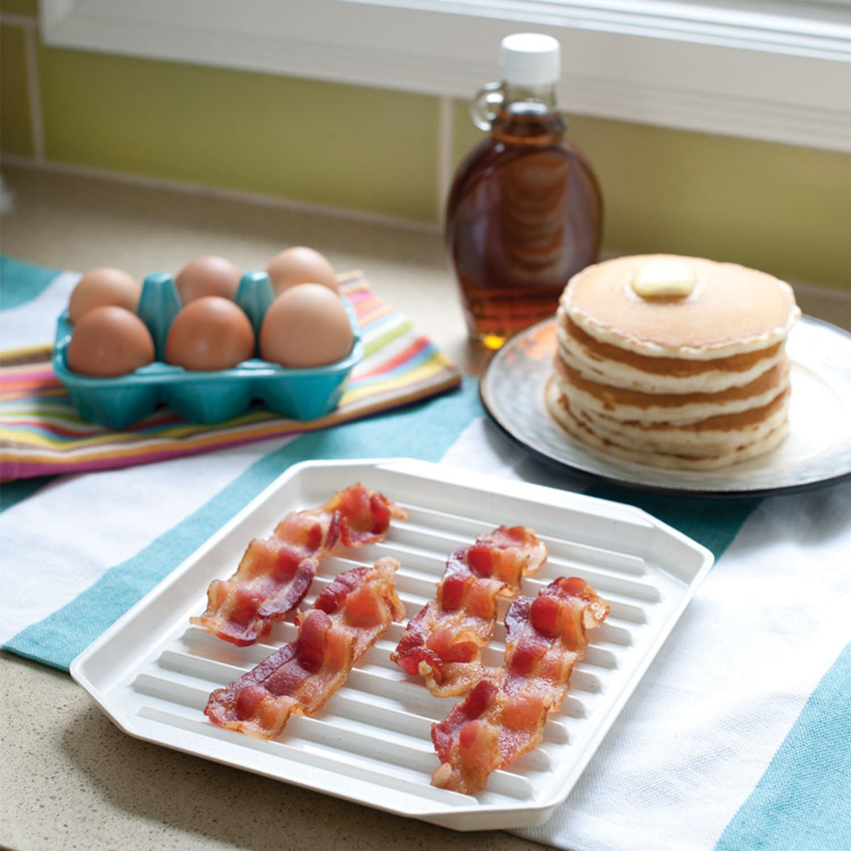 Microwave Compact Bacon Plastic Rack by Nordic Ware – 8.8" x 7.6" x 0.6", Plastic, White, Model 60110AMZ