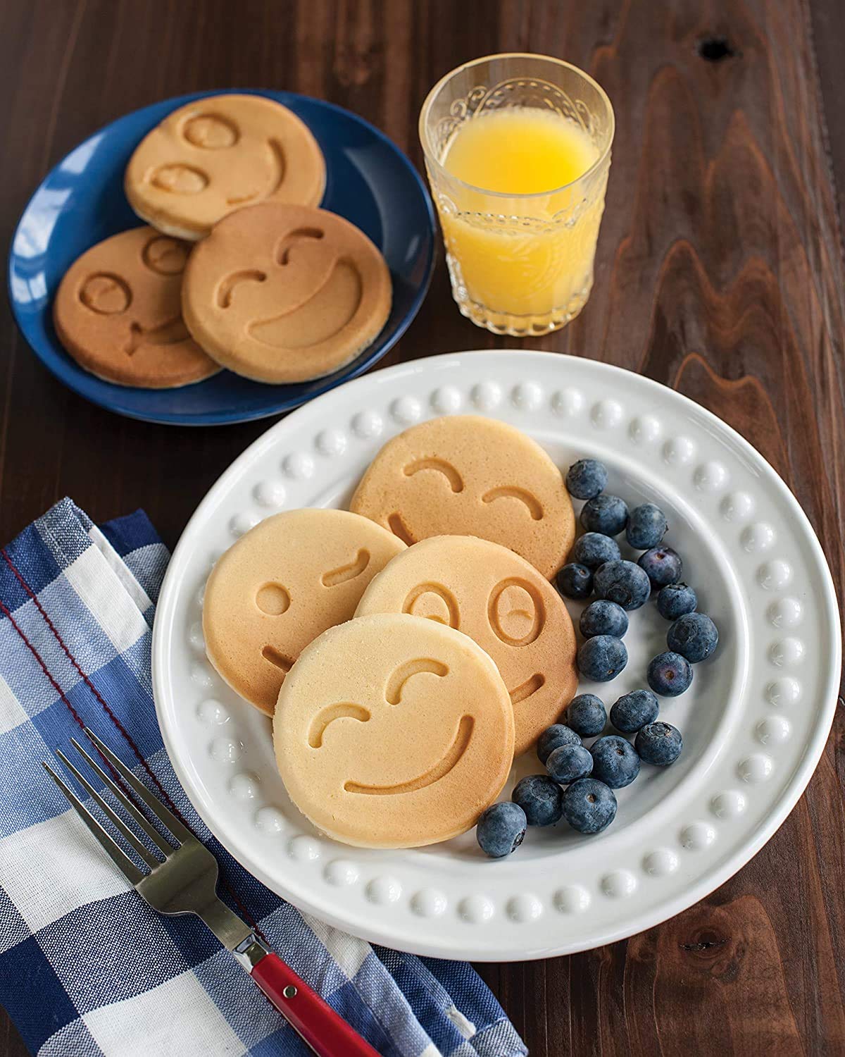 Nordic Ware Silver / Smiley Face Pancake / 10 1/2 inch diameter Specialty & Novelty Cake Pans
