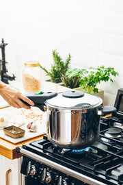 Presto Pressure Cooker by Monix – 7.4 Quarts, 7 liters, Stainless steel, Model M911003