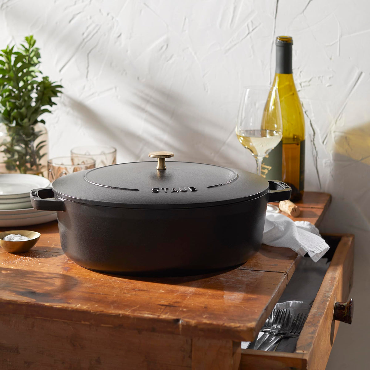 Cast Iron 6.25-qt Wide Oval Dutch Oven by STAUB – 6.25-qt, 6.25 quarts, Cast Iron, Black, Model 16403123
