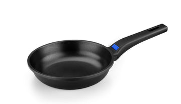 Solid+ Frying Pan 18cm by Monix – 18cm, 1 liters, Cast Aluminium, Black, Model M350018