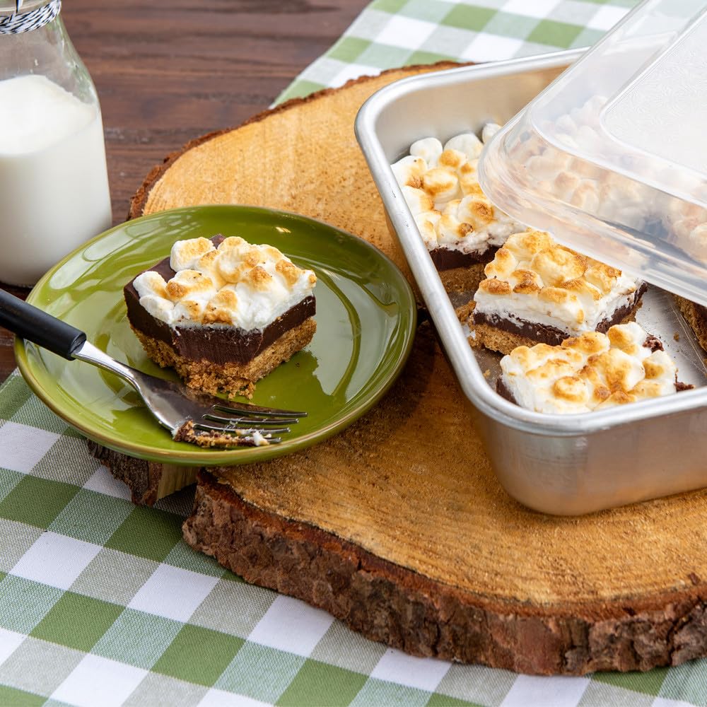 Nordic Ware Natural / 9 x 9 / Square Pan with Lid Square Cake Pans
