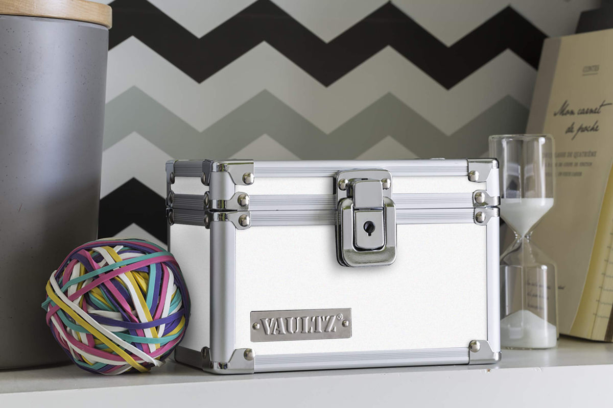 Locking Index Card File by Vaultz – 3 X 5 Inch, 350 pages, Steel, White, Model VZ00174