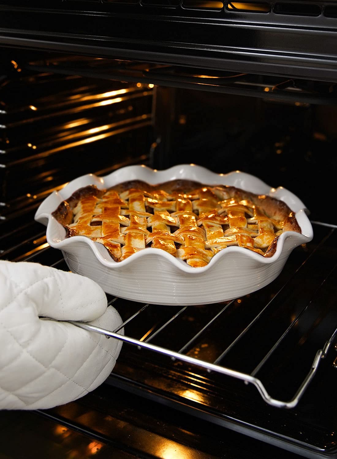 Le Tauci Ceramic Pie Dish, 11 Inch Deep Dish with Ruffled Rim, Set of 2, White