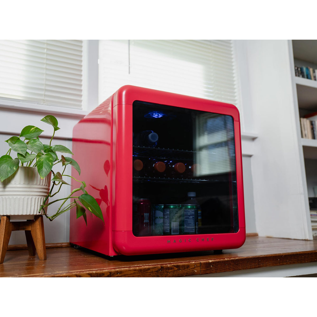 1.7 Cuft Beverage Cooler Retro by Magic Chef – Medium, 1.7 cubic_feet, Red, Model MCB17CHR