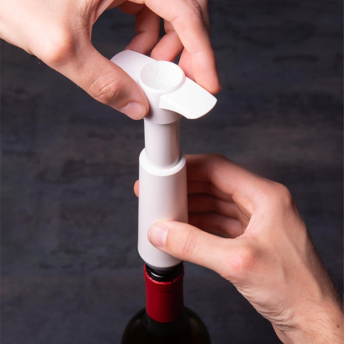 Wine Saver Preserver Pump and Stopper White by Vacu Vin – White,Grey,Red