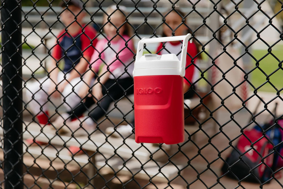 00031261 Laguna Sports Beverage Cooler Jug with Chain Link Fence Hooks by Igloo – 1/2 Gallon, 0.5 gallons, Plastic, Red