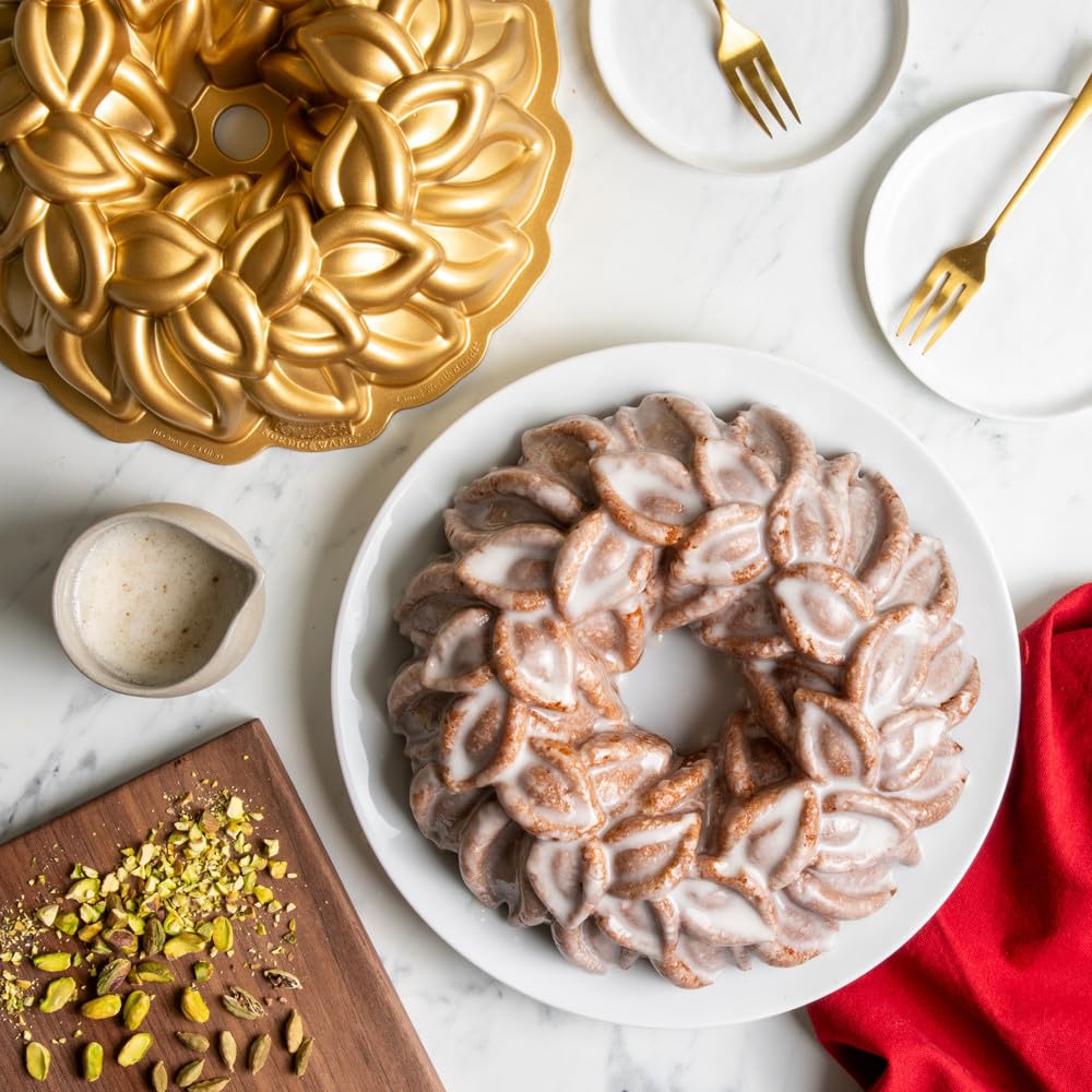 Laurel Wreath Bundt by Nordic Ware – 10-Cup, 10.0 cups, Aluminum, Gold, Model 98077