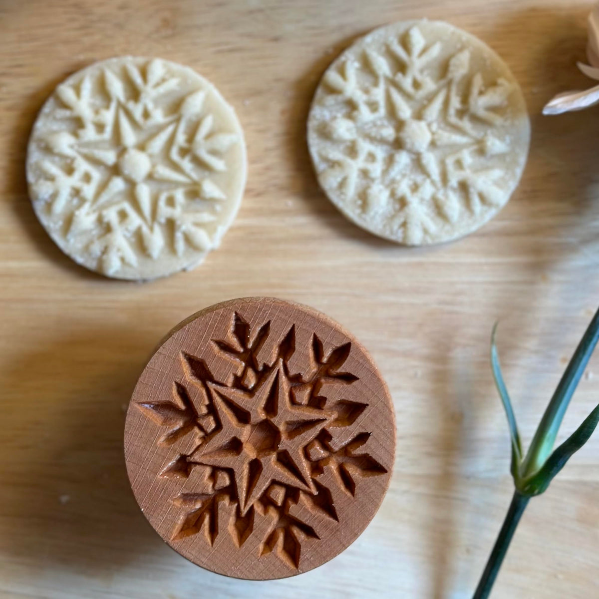 Fun Food Tools Wooden Cookie Stamp, 2.5 Inch Diameter, Snowflake CS-017