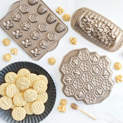 Honeycomb Pull Apart Baking Tray by Nordic Ware – 10 Cup Capacity, Aluminum, Gold, Model 85493AEU